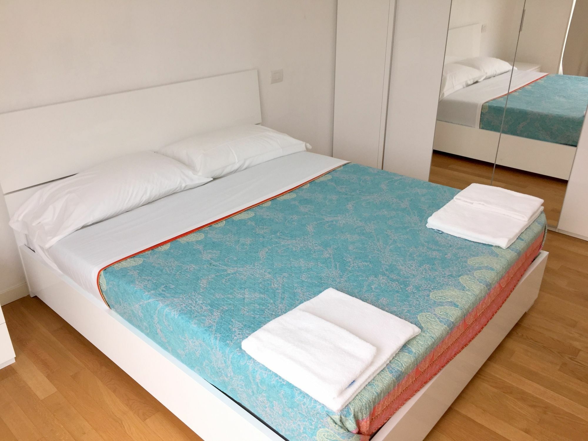 Red Line Apartments Milano Ngoại thất bức ảnh